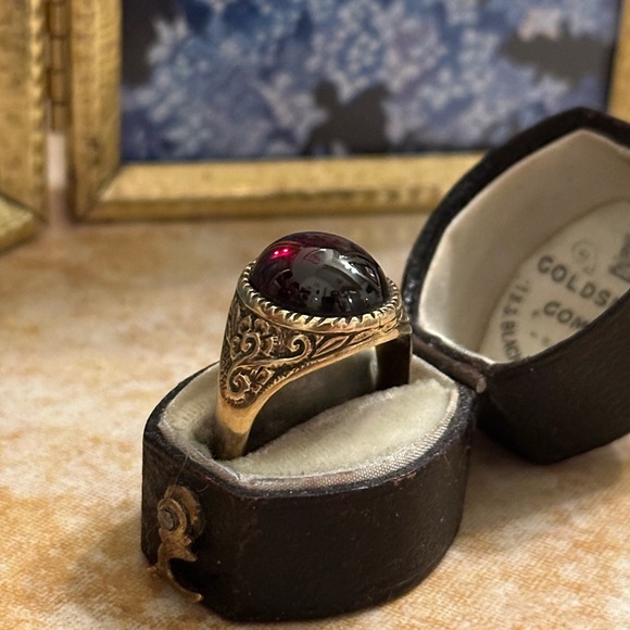 Vintage 9K Gold Garnet Cabochon Ring In Floral Setting Size 6.75 - Picture 7 of 16